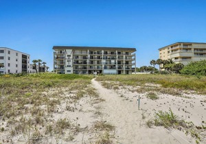 Oceanfront Condo with wrap around balcony. Direct beach access. See Winter rates