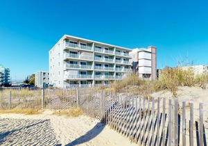 Oceanfront Condo with Balcony, Sunrise Views, Free WiFi & Washer/Dryer