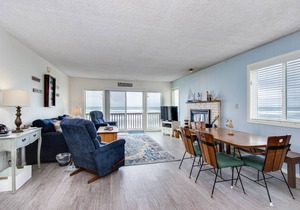 Oceanfront condo with easy beach access and amazing views