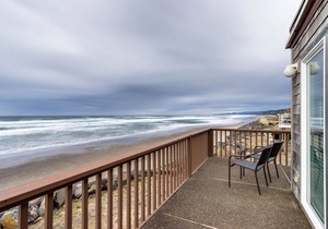 Oceanfront condo with easy beach access and amazing views