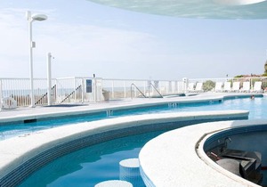Oceanfront Efficiency w/ Fantastic View + Official On-Site Rental Privileges