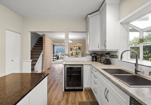 Oceanfront House, Sleeps 6, Hot tub, Parking
