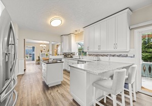 Oceanfront House, Sleeps 6, Hot tub, Parking