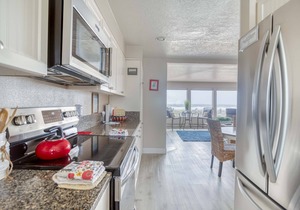 Oceanfront Neskowin Beauty with Easy Beach Access!