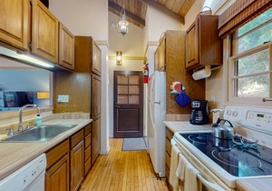 Oceanfront Studio w/Free WiFi, Lanai, & Shared Pool, Grills - Walk to the Beach