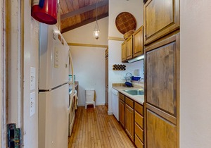 Oceanfront Studio w/Free WiFi, Lanai, & Shared Pool, Grills - Walk to the Beach