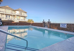 Oceanfront TH with pool, just a few steps from the beach!