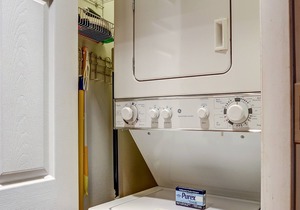 Oceanfront townhouse with updated kitchen Easy access to the beach; vehicles permitted on beach.