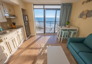Oceanfront Views, Recently Renovated Kitchen,Pools