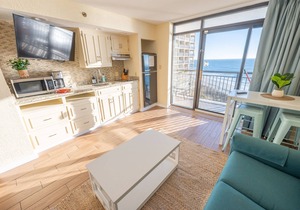 Oceanfront Views, Recently Renovated Kitchen,Pools