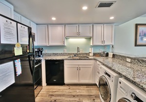 Oceanfront Waterpointe1 1003-3b/2b-Sleeps 6-Balcony-WIFI-TV-Pool-Family Friendly