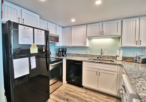 Oceanfront Waterpointe1 1003-3b/2b-Sleeps 6-Balcony-WIFI-TV-Pool-Family Friendly