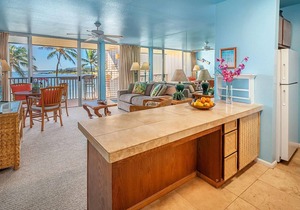 Oceanfront Wailua Bayview 203