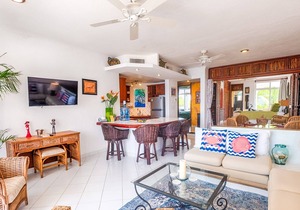 Oceanview Condo with Balconies, Pool & Daily Service