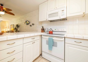 Oceanview KAN108 - Gorgeous Ground-Floor Condo in Maui—Ocean View 2 BR/2 BA