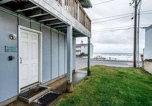 Oceanview Lower-Level Duplex Across the Street from the Beach - Dogs OK