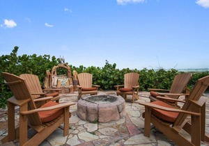 Oceanview - One Bedroom King at Beach Place Guesthouses