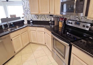 Oceanview Windsor -Steps to the Beach , 5 min to spa! Paradise