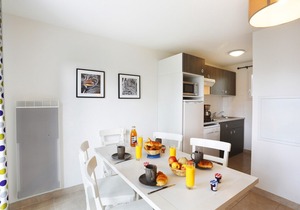 Offre spéciale ! Super endroit ! Maison cosy et charmante à 10 mins de la Plage, avec piscine sur place