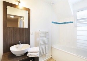 Offre spéciale ! Super endroit ! Maison cosy et charmante à 10 mins de la Plage, avec piscine sur place
