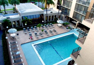 OH WOW! 5 minutes from the beach with free parking......!!