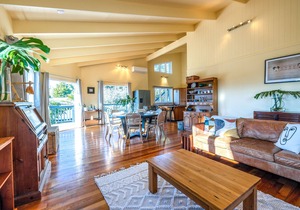 Okahu House - Surfdale Holiday Home