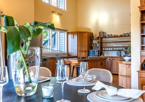 Okahu House - Surfdale Holiday Home