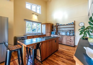 Okahu House - Surfdale Holiday Home