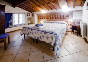Old stone farmhouse near Lucca, Tuscany.