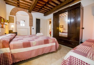 Old stone farmhouse near Lucca, Tuscany.