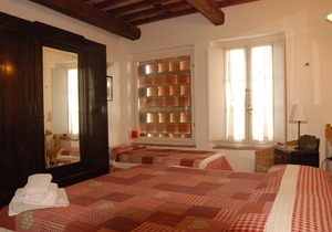 Old stone farmhouse near Lucca, Tuscany.