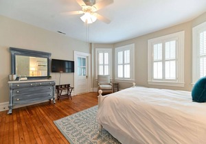 Old world charm downtown Edenton near the harbor, with homemade breakfast daily