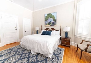 Old world charm downtown Edenton near the harbor, with homemade breakfast daily