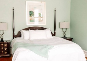Old world charm downtown Edenton near the harbor, with homemade breakfast daily