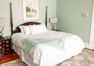 Old world charm downtown Edenton near the harbor, with homemade breakfast daily