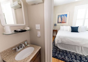 Old world charm downtown Edenton near the harbor, with homemade breakfast daily