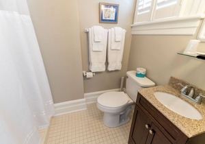 Old world charm downtown Edenton near the harbor, with homemade breakfast daily