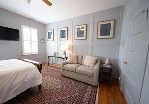 Old world charm downtown Edenton near the harbor, with homemade breakfast daily