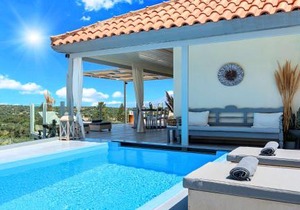 Olive Green Villa Heated Pool