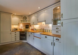 Olive Tree Cottage - Three Bedroom House, Sleeps 6