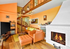 On a small hill in Me?imurj, is located this beautiful vacation home with pool.