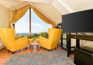 On a small hill in Me?imurj, is located this beautiful vacation home with pool.