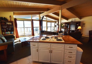 On Lake! Top Floor, WOW Views, Deck! Elevator, Hot Tub. Walk to Concerts