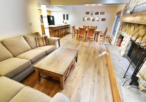 On River. Pool, 2 Hot Tubs. Easy Drive to Dining, Shops, Events, Marina