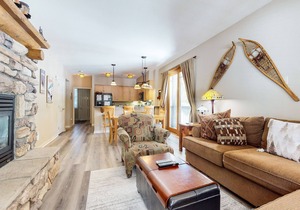 On Sierra Star Golf Course! Bright Unit, Gas Grill & Laundry. Pool On-site