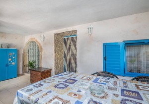 On the first floor of an old private house is this nice studio apartment.