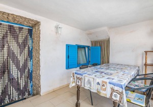 On the first floor of an old private house is this nice studio apartment.