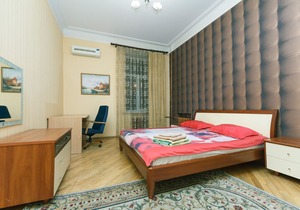 One bedroom. 6.2 Krutyi descent. Near Khreshchatyk in Kyiv