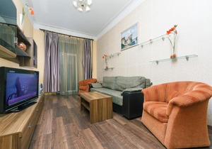 One bedroom. 6/2 Krutyi descent. Near Khreshchatyk