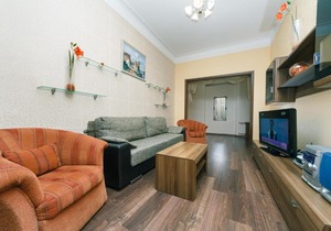 One bedroom. 6/2 Krutyi descent. Near Khreshchatyk